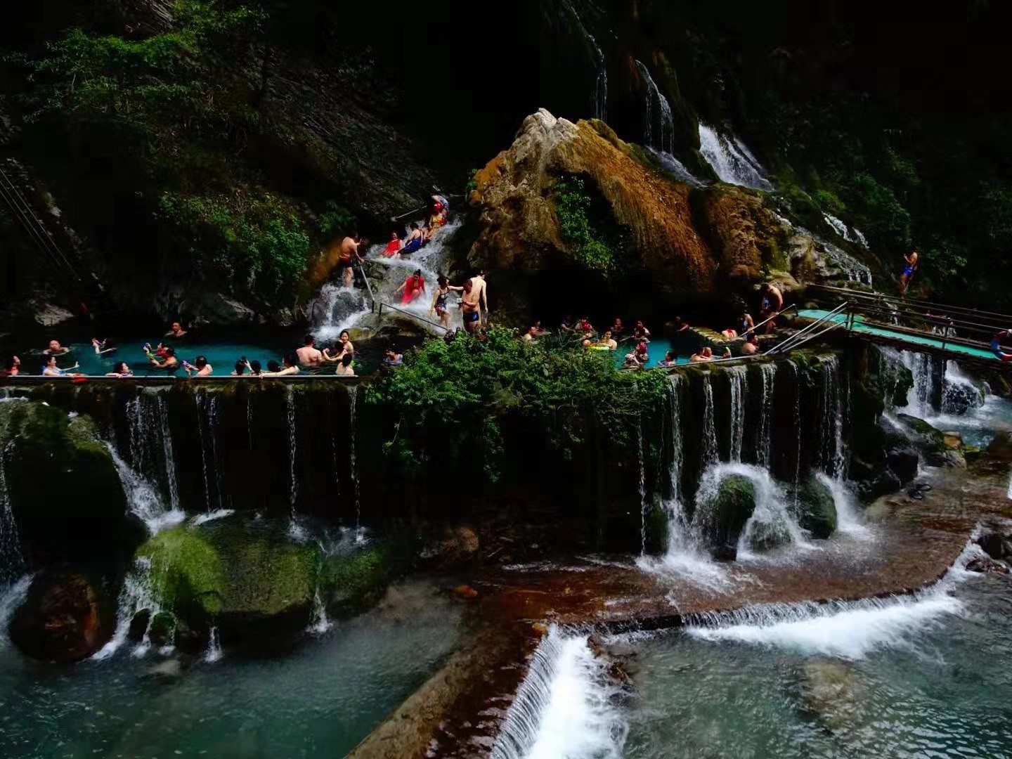 凉山挂壁温泉（凉山的温泉）