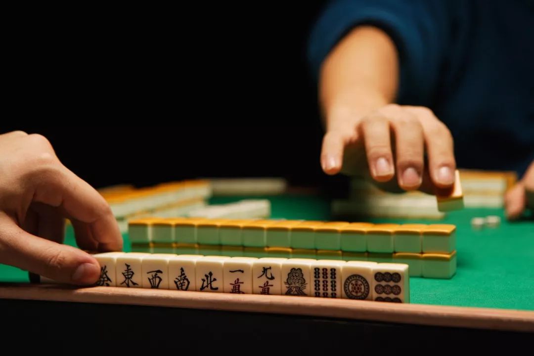 麻将开挂违法吗判几年刑期（麻将开挂是不是真的?）