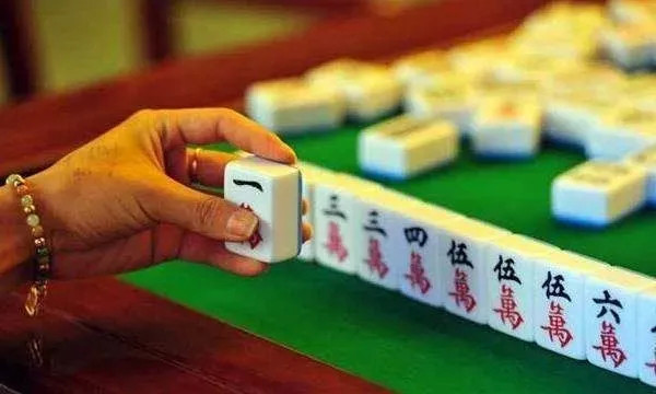 麻将桌子不能挂什么东西（麻将桌上规矩）